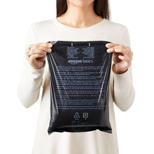 Carica l&#39;immagine nel visualizzatore di Gallery, Amazon Basics - Sacchetti per bisogni dei cani, con dispenser e clip per guinzaglio, Senza profumazione, confezione da 900