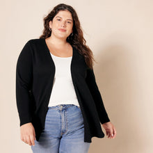 Carica l'immagine nel visualizzatore di Gallery, Amazon Essentials Cardigan Leggero Aperto sul Davanti (Disponibile in Taglie Forti) Donna, Nero, XXL