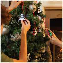 Carica l'immagine nel visualizzatore di Gallery, RUBIK'S, Albero di Natale Cubo di Rubik's, l'Originale Cubo di Rubik's, Regalo di Natale per Albero, Decorazione Albero di Natale, 8+ Anni