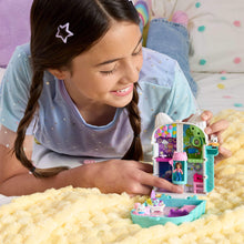 Carica l'immagine nel visualizzatore di Gallery, Polly Pocket - La Casa delle Bambole di Gabby, cofanetto con mini Gabby e 9 accessori, include gli amici gattini Pandy Panda, Dolcetto e Siregatta, giocattolo per bambini, 4+ anni, JFV02