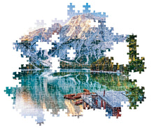 Carica l'immagine nel visualizzatore di Gallery, Clementoni - Puzzle 1000 Pezzi per Adulti e Ragazzi, Collection, Tema Lago di Braies, Poster Incluso, Compact Box, Idea 