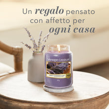 Carica l'immagine nel visualizzatore di Gallery, Yankee Candle Scented Candle | Candela in giara grande della Lavanda Essiccata e Quercia | Candele a lunga combustione: fino a 150 ore | Regali perfetti per le donne