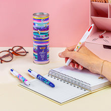 Carica l'immagine nel visualizzatore di Gallery, BIC 4 Colours Decor Box, Penne Colorate a Sfera, a Scatto, Set Cancelleria con 8 Penne BIC Multicolore, Punta Media, Ide