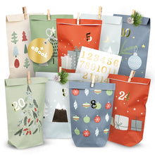 Carica l'immagine nel visualizzatore di Gallery, Amari® Calendario dell'Avvento da riempire Pastell Mix - 24 Sacchetti di Carta (con Chiodi di Legno) da Realizzare per Natale - Sacchetti di Carta con Adesivi numerici