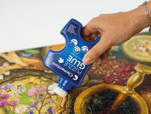 Carica l&#39;immagine nel visualizzatore di Gallery, Clementoni - Colla per Puzzle Liquida, 1 Barattolo di Colla 200ml, Utile ad Incorniciare Puzzle con Applicatore in Spugna, Asciugatura Rapida, Accessori Puzzle Adulti e Bambini, Made in Italy, 37044