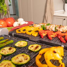Carica l'immagine nel visualizzatore di Gallery, Cecotec Griglia elettrica Rock'nGrill Blaze. 2400 W, rivestimento RockStone, facile da pulire, apertura a 180°, senza BPA, superficie di cottura 29 x 23 cm, temperatura regolabile