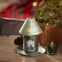 Carica l'immagine nel visualizzatore di Gallery, Yankee Candle Candela Profumata In Giara Piccola, Abeti Nella Nebbia, Durata Fino A 150 Ore, ‎16.8 x 10.7 x 10.7 cm 623 grammi, 150 ore