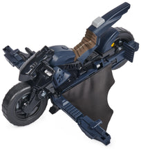 Carica l'immagine nel visualizzatore di Gallery, DC Comics, Veicolo Batman Adventures 2 in 1, Batcycle Trasformabile, Macchina Batman Compatibile con Tutte Le Action Figure Batman, Batmobile Trasformabile, Giochi per Bambini e Bambine, 4+ Anni