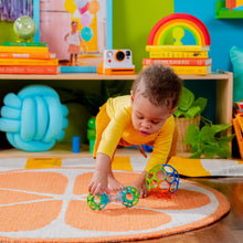 Carica l&#39;immagine nel visualizzatore di Gallery, Bright Starts, Set Regalo con Giocattoli Oball Facili da afferrare - Grasp The Day, Confezione da 2 Giocattoli con Pallina e sonaglio, privi di BPA, Unisex, 0+ Mesi