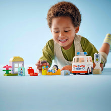 Carica l'immagine nel visualizzatore di Gallery, LEGO DUPLO Ambulanza e autista 10447