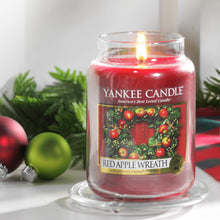 Carica l'immagine nel visualizzatore di Gallery, Yankee Candle Candela profumata in giara grande, Red Apple Wreath, Durata Fino a 150 Ore