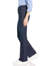 Carica l'immagine nel visualizzatore di Gallery, Amazon Essentials Jeans Elasticizzati a Vita Media Bootcut Vestibilità Aderente - colori fuori produzione Donna, Delavé Scuro, 44