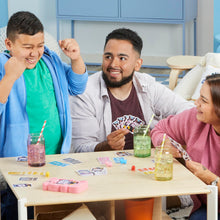 Carica l'immagine nel visualizzatore di Gallery, Piggy Piggy, gioco di carte, divertente e veloce gioco per famiglie, bambini, ragazzi e adulti, dai 7 anni in su, da 2 a 6 giocatori