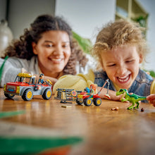 Carica l'immagine nel visualizzatore di Gallery, LEGO Jurassic World Camion da trasporto per il giovane T. rex 77978