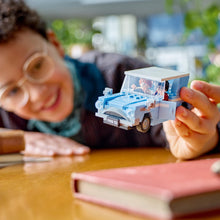 Carica l&#39;immagine nel visualizzatore di Gallery, LEGO Harry Potter Ford Anglia Volante, Modellino di Macchina Giocattolo da Costruire, Giochi per Bambini e Bambine da 7 Anni, Auto con Minifigure di Ron Weasley, Edvige e Bacchette Magiche 76424