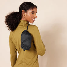 Carica l'immagine nel visualizzatore di Gallery, Amazon Essentials Piumino leggero a maniche lunghe resistente all'acqua ripiegabile (disponibile in taglie forti) Donna, Nero, XL