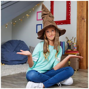 Wizarding World | Cappello Parlante Interattivo di Harry Potter | Voce originale dei film di Harry Potter | 15 frasi in italiano/tedesco | Accessori Harry Potter dai 5 anni in su