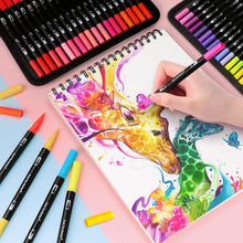 Carica l'immagine nel visualizzatore di Gallery, AFXXE Pennarelli lettering 120 colori, punte pennello e doppia sottile, kit per ragazze, bambini e adulti, pennarelli acquerellabili professionali inclusi 3 modelli