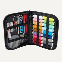 Carica l'immagine nel visualizzatore di Gallery, Amazon Basics Kit da cucito portatile da viaggio, Grande, Nero