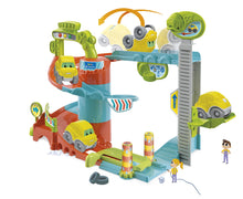 Carica l&#39;immagine nel visualizzatore di Gallery, Baby Clementoni - Fun Garage Baby Track, Box e Pista Macchinine per Bambini 18+ Mesi, con 1 Macchinina, Gioco Prima Infanzia Made in Italy, Linea Play For Future, Stimola Manualità e Curiosità, 17404