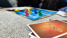 Carica l'immagine nel visualizzatore di Gallery, Asmodee - Dixit - Gioco da Tavolo di Immaginazione e Fantasia, 3-8 Giocatori, 8+ Anni, Edizione in Italiano