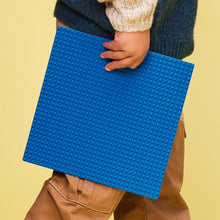 Carica l&#39;immagine nel visualizzatore di Gallery, LEGO Classic Base Blu, Tavola per Costruzioni Quadrata con 32x32 Bottoncini, Piattaforma Classica per Mattoncini per Costruire ed Esporre i Modellini, Giochi per Bambini e Bambine da 4 Anni 11025