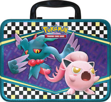 Carica l'immagine nel visualizzatore di Gallery, Pokémon Bauletto da collezione del GCC Codaurlante ed Eroeferreo (due carte promozionali olografiche, sei buste e tanto altro), edizione in italiano