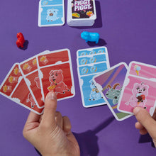 Carica l'immagine nel visualizzatore di Gallery, Piggy Piggy, gioco di carte, divertente e veloce gioco per famiglie, bambini, ragazzi e adulti, dai 7 anni in su, da 2 a 6 giocatori