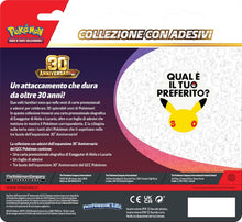 Carica l'immagine nel visualizzatore di Gallery, Pokémon: collezione con adesivi (Lucario) dell’espansione 30° Anniversario del GCC Pokémon (1 carta promozionale olografica e 3 buste di espansione), Edizione in Italiano
