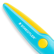 Carica l'immagine nel visualizzatore di Gallery, Staedtler Noris Junior 965 40 BK - Forbici di sicurezza per destrorsi per bambini dai 2 anni in su, Blu/Giallo, Confezione da 1