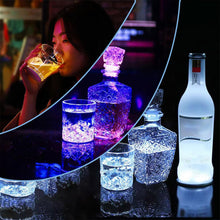 Carica l'immagine nel visualizzatore di Gallery, 12 adesivi a LED (6 luci colorate 6 luci bianche fredde)