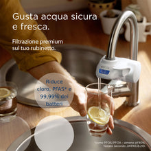 Carica l&#39;immagine nel visualizzatore di Gallery, BRITA Filtro acqua rubinetto ON TAP V-MF (600L) - Riduce cloro, PFAS, 99,99% di batteri, microparticelle e metalli - per acqua buona e sicura da bere