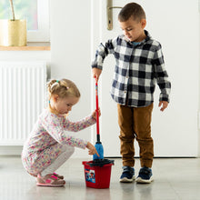 Carica l'immagine nel visualizzatore di Gallery, Theo Klein 6722 Set mocio Vileda, 3 Pezzi | con mocio e Secchio con Manico I Giocattoli per Bambini dai 3 Anni in su
