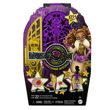Carica l'immagine nel visualizzatore di Gallery, Monster High Segreti da Brivido - Clawdeen Wolf I Misteri di Hauntlywood, bambola con abiti, guardaroba e 19 accessori glamour a sorpresa inclusi, giocattolo per bambini, 4+ anni, JBG80