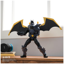 Carica l'immagine nel visualizzatore di Gallery, DC Comics, Action Figure Batman Adventures Night Sky, Alto 30 cm con Ali Espandibili, 17 Punti di Articolazione, 7 Accessori e Lancia Proiettili. Giocattoli per Bambini e Bambine, 3+ anni