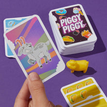 Carica l'immagine nel visualizzatore di Gallery, Piggy Piggy, gioco di carte, divertente e veloce gioco per famiglie, bambini, ragazzi e adulti, dai 7 anni in su, da 2 a 6 giocatori