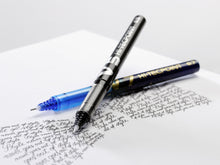 Carica l&#39;immagine nel visualizzatore di Gallery, PILOT - Set di 4 V5 - Penna roller con Inchiostro liquido e punta Fine per una scrittura fluida e precisa - Asciugatura rapida, non sanguina - Nero - Punta Fine (0,5 mm)