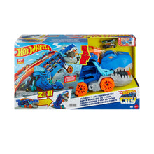 Carica l'immagine nel visualizzatore di Gallery, Hot Wheels City 'Let's Race' Netflix - Mega Dino Trasportatore, pista da corsa che si trasforma in un T-Rex, playset con luci e suoni, box per riporre 20 macchinine in scala 1:64, 4+ anni, HNG50
