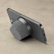 Carica l'immagine nel visualizzatore di Gallery, cellularline - Mag Speaker - Speaker Bluetooth magnetico - 3 Watt - Play Time: 12 Ore - Compatibilità: iPhone 12 e serie