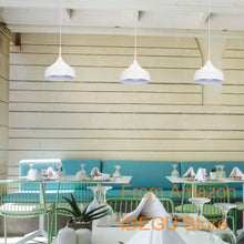 Carica l'immagine nel visualizzatore di Gallery, iDEGU Lampadario a Sospensione Retrò 24cm Lampada a Soffitto in Legna Metallo Moderna LED Lampada a Sospensione Stile Sc