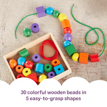 Carica l'immagine nel visualizzatore di Gallery, Melissa &amp; Doug Perline Grandi in Legno da Infilare – Cassetta in Legno con Perline Colorate, Gioco di Incastri, Giochi M