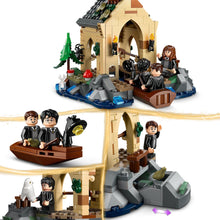 Carica l&#39;immagine nel visualizzatore di Gallery, LEGO Harry Potter La Rimessa per le Barche del Castello di Hogwarts, Gioco per Bambini e Bambine da 8 Anni in su con 2 Barche Giocattolo, Rimessa da Costruire e 5 Minifigure, Idea Regalo 76426