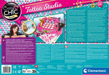 Carica l'immagine nel visualizzatore di Gallery, Clementoni Crazy Chic - Tattoo Studio, Gioco Creativo per Bambine di 6+ Anni, Kit Completo per Creare Tatuaggi Glitterati e Temporanei, Set con Tattoos Unici, Regalo Divertente e Colorato, 18602