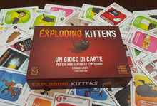 Carica l'immagine nel visualizzatore di Gallery, Asmodee – EXPLODING KITTENS – Carte da Gioco per Famiglie e Amici