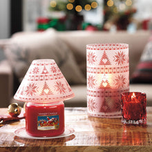 Carica l'immagine nel visualizzatore di Gallery, Yankee Candle Candela profumata in giara media, Vigilia di Natale, Durata Fino a 75 Ore
