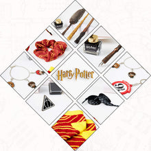 Carica l&#39;immagine nel visualizzatore di Gallery, Harry Potter Calendario Avvento 2025, Hogwarts Cancelleria Accessori Capelli, Countdown Natale Calendari Avvento, Penne Calzini Gioielli Ciondoli (Cubo Nero)