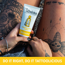 Carica l'immagine nel visualizzatore di Gallery, Tattoolicious RECHARGE 100 ml – Crema Rivitalizzante e Anti-Age per Tatuaggi | Neri e Colorati | Con Ingredienti Naturali e Principi Attivi Bio, Vegan, Cruelty Free, Derma Tested | Made in Italy
