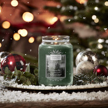 Carica l'immagine nel visualizzatore di Gallery, Yankee Candle Candela Profumata In Giara Piccola, Abeti Nella Nebbia, Durata Fino A 150 Ore, ‎16.8 x 10.7 x 10.7 cm 623 grammi, 150 ore