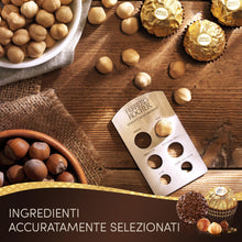 Carica l'immagine nel visualizzatore di Gallery, Ferrero Rocher - 28 Specialità al Cioccolato al Latte e Nocciola, Scatola Natalizia a Piramide Ottimale come Regalo o Centrotavola per le Cene di Natale, 350 gr