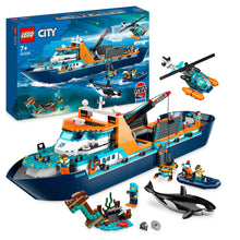 Carica l&#39;immagine nel visualizzatore di Gallery, LEGO City Esploratore Artico, Grande Nave Giocattolo Galleggiante con Elicottero, Gommone, Sottomarino, Relitto Barca Vichinga, 7 Minifigure e un&#39;Orca, Regalo per Bambini e Bambine dai 7 Anni 60368
